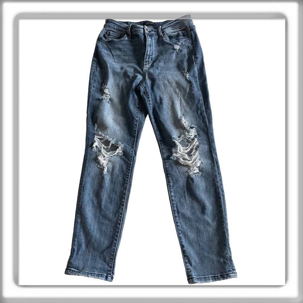 Judy Blue Blue Boyfriend Jeans with Distressed Details